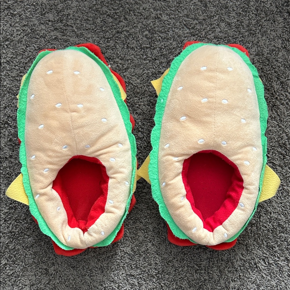 Men’s Burger Slippers (9/10)